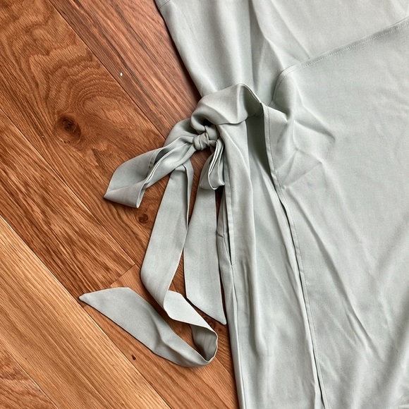 XXL breezy light safe green wrap front maxi dress - Picture 4 of 4